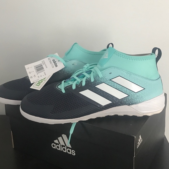Adidas Soccer Shoes (BNWT) size 9.5 ladies - Picture 1 of 3